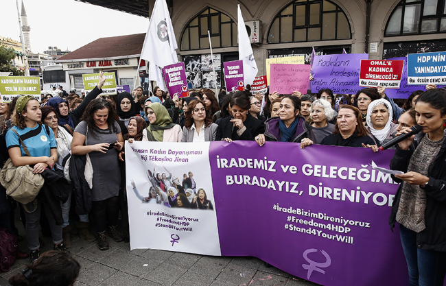 Tutuklu vekiller için kadınlardan eylem