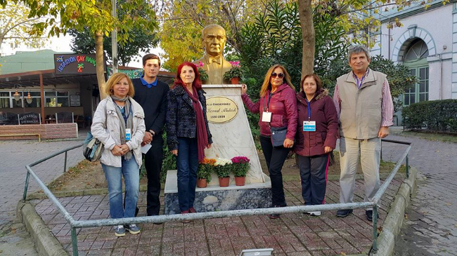 Bostancı'da Atatürk büstüne temizlik