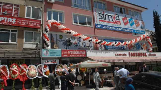 Simya Özel Dersaneleri Kadıköy Şubesi'ni açtı
