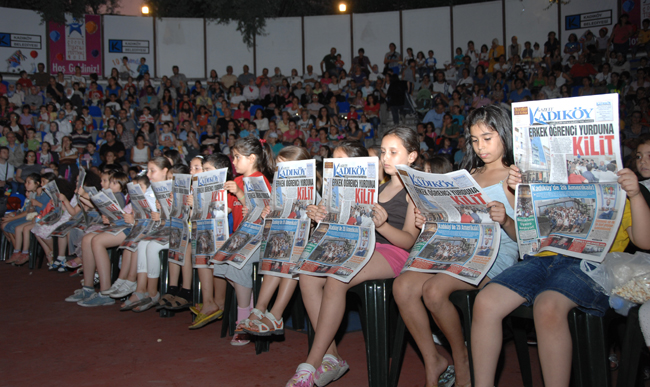 Çocuklar, haberi Gazete Kadıköy'den alıyor!