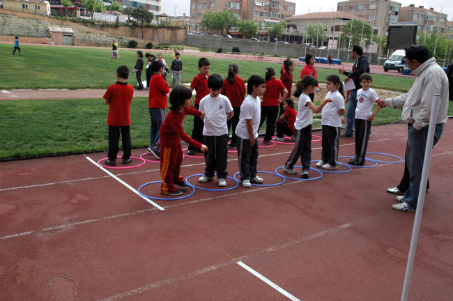 Okullar spor şenliğindeydi