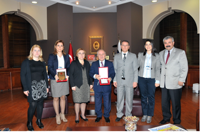 Çocuk Diş Sağlığı Merkezi'ne plaket