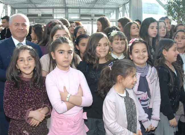 Çocuklar, Manço'nun şarkılarını seslendirdi