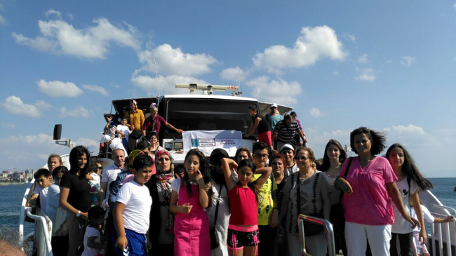 Çocuklara hem tiyatro hem gezi