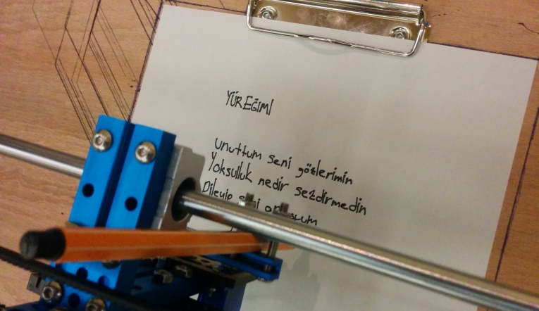 Yeldeğirmeni’nin robot şairi!