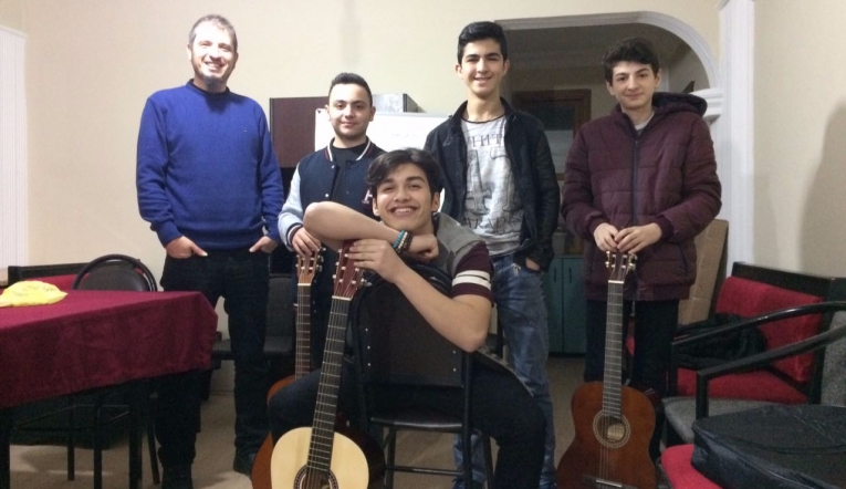 Paralı kurslara karşı "Dayanışma Derslikleri"