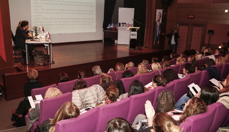 Türkiye ve dünyada kadın hakları konuşuldu