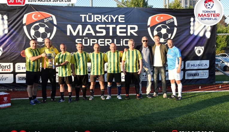 Yaşları futbola engel değil