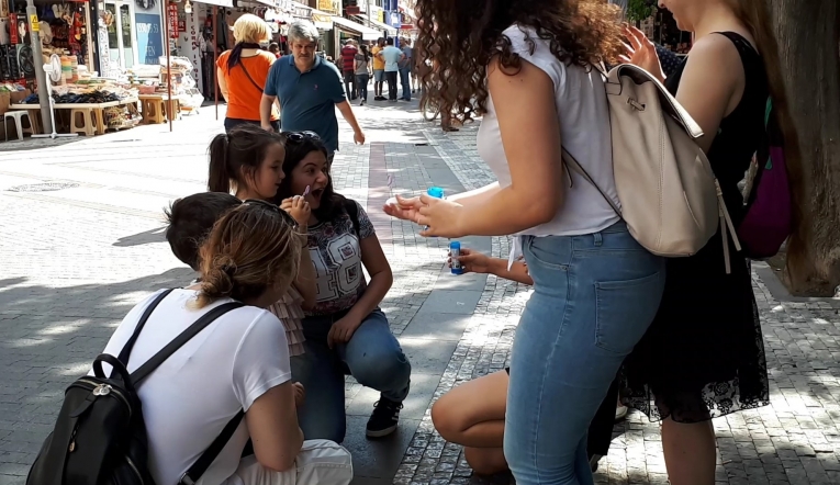 Yeldeğirmeni’ne “doğaçlama” bakış