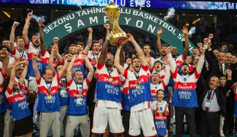 Anadolu Efes, 10 yıl sonra şampiyon