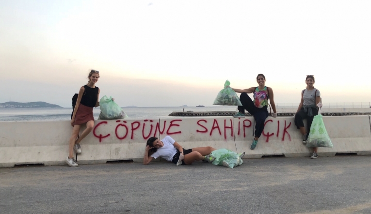 Çöplere ‘gönülden’ müdahale ediyorlar!