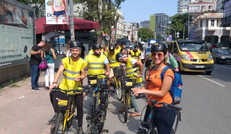 Dolmuş ve taksi şoförleri pedal çevirdi