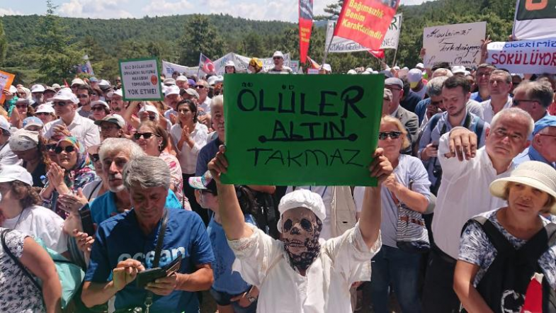 On binler “yaşam için” Kaz Dağları’na yürüdü
