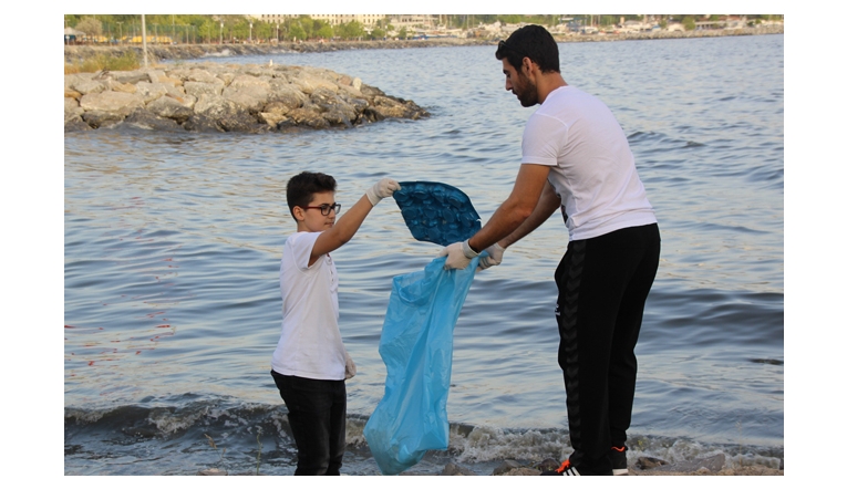 Hep birlikte çöp toplamaya