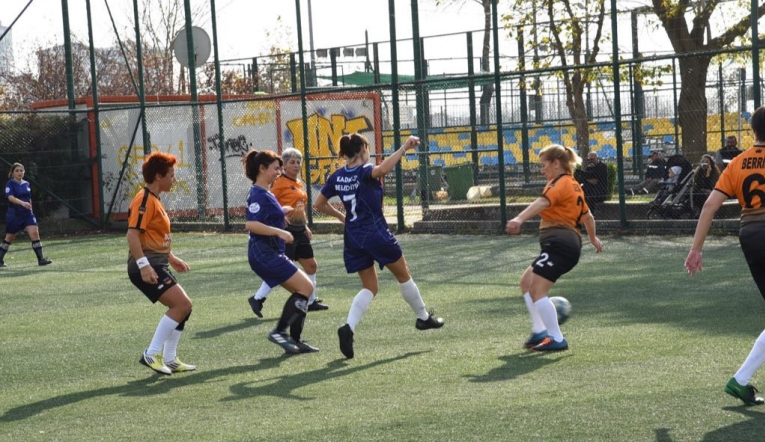 Kadınlar şiddete karşı sahadaydı
