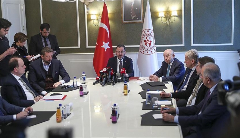 Bakan açıkladı, tüm ligler ertelendi