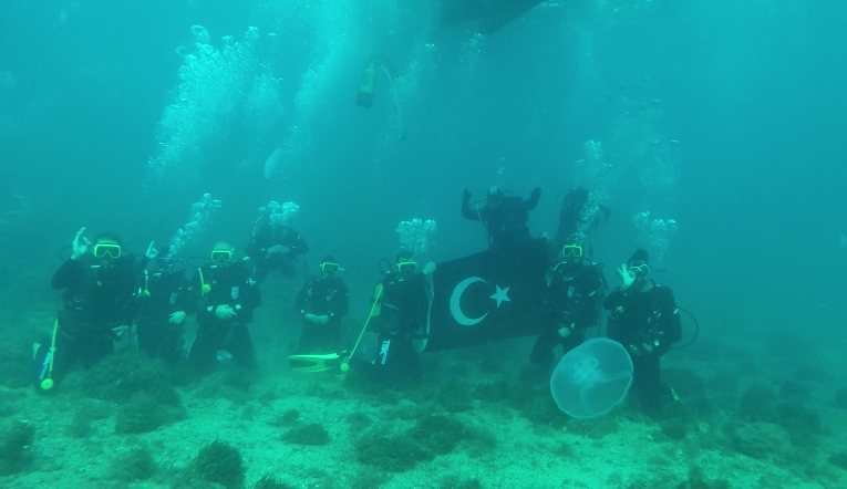 Belediye’nin dalgıç ekibinden 29 Ekim mesajı