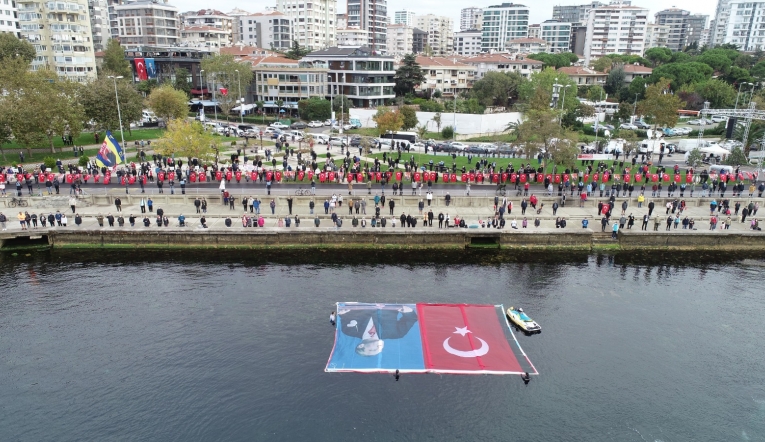 Kadıköylü 9'u 5 geçe Ata’ya Saygı Zinciri'nde buluştu