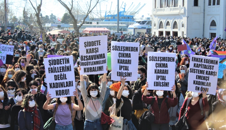 Kadınlar İstanbul Sözleşmesi için ayakta!