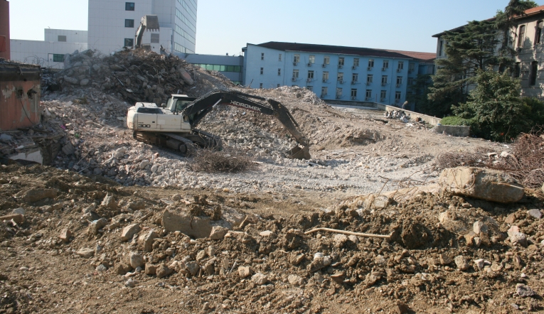 haydarpasa numune nin yikimina baslandi