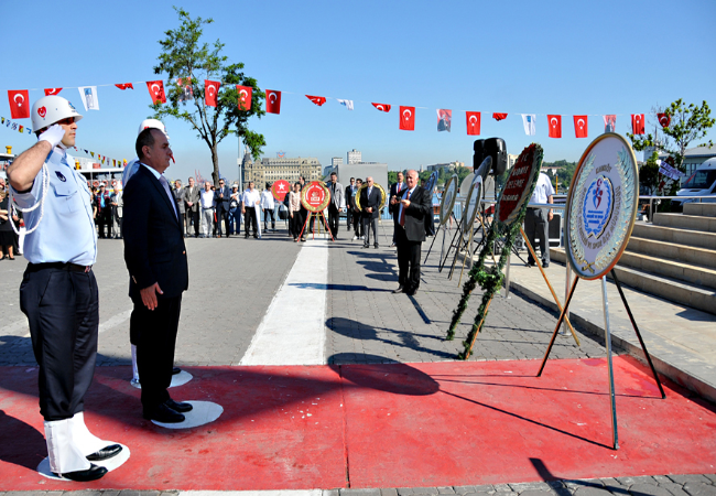 KADIKÖY'DE 19 MAYIS TÖRENİ