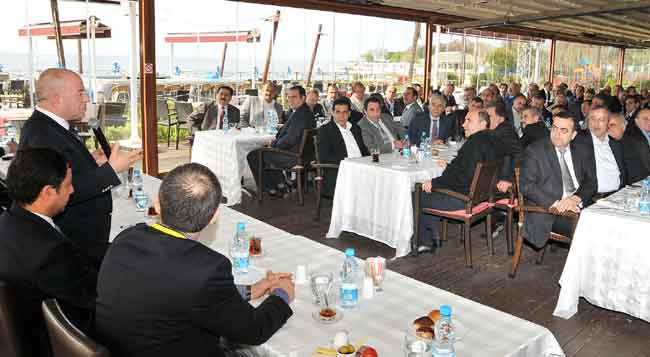 Kadıköy yöneticileri taksicilerle buluştu