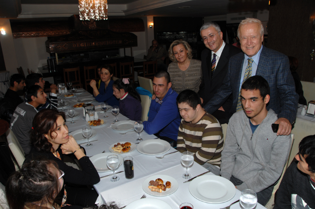 Engelli öğrenciler Değirmenci Restoran'daydı