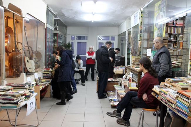 Kadikoy Selamicesme Ikinci El Kitap Roman Hikaye Alanlar 0533 653 19