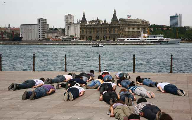 Dikkatler Haydarpaşa'ya
