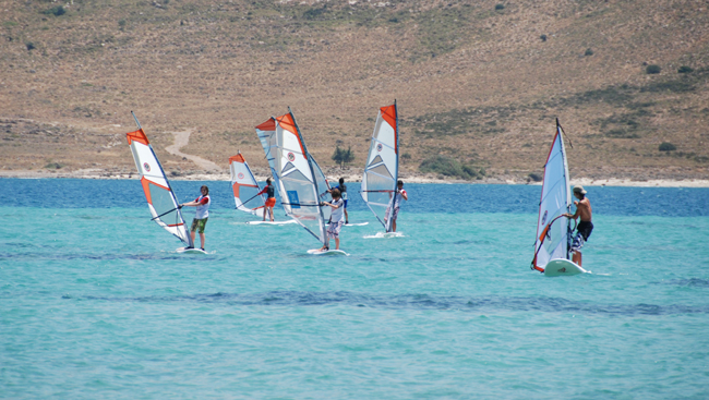 Çocuklar sörf sporuyla tanıştı