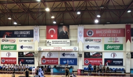 İstanbul Kadıköy Lisesi başarıya doymuyor