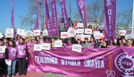 Kadınlar Kadıköy’den Seslendi: Şiddete Hayır!