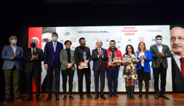 Kılıçdaroğlu CKM'de öykücüler ve fotoğrafçılara ödüllerini verdi